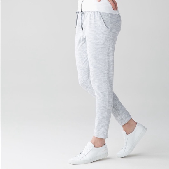 lululemon athletica Pants - lululemon Jet Crop - Wee Space - Size 6